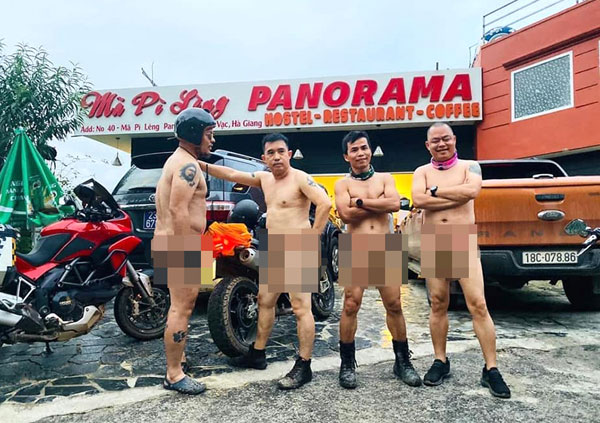 Nhóm 4 người đàn ông khỏa thân trên đèo Mã Pí Lèng khiến dư luận dậy sóng. Ảnh Facebook.