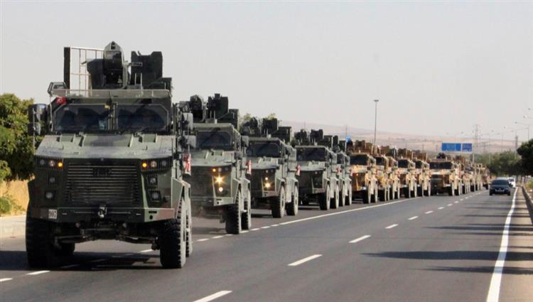 Một đoàn xe quân sự của Thổ Nhĩ Kỳ đang tiến đến biên giới với Syria (ảnh: NCB News)