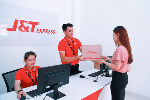 J&amp;T Express đã chủ động tăng cường đội ngũ shipper giao hàng và hỗ trợ khách hàng 24/7