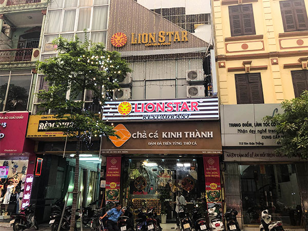 Nhà hàng Lionstar toạ lạc trên khu phố sầm uất