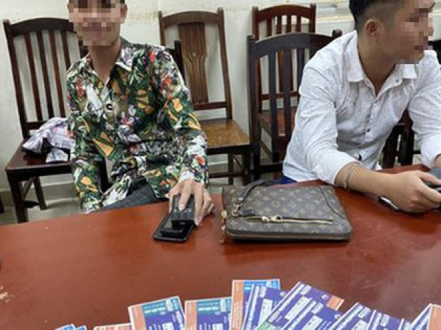 Trước trận Việt Nam-Malaysia, Cảnh sát hình sự mật phục bắt quả tang một loạt cò vé
