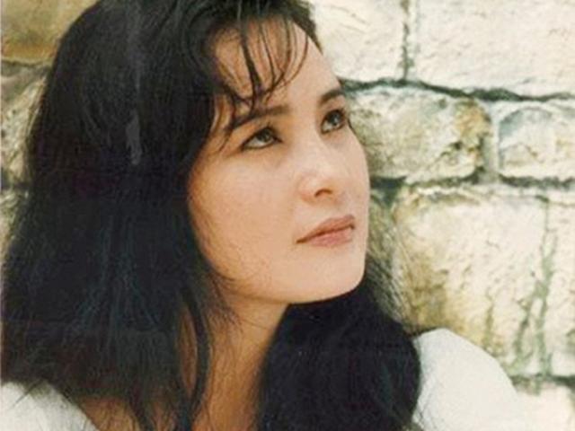 NSND Hoàng Cúc: ”Mỹ nhân Việt đẹp nhất thập kỷ” vượt qua ung thư để đi diễn