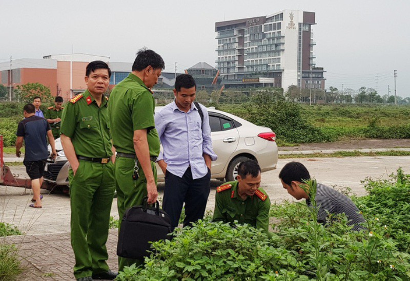 Công an tỉnh Ninh Bình tổ chức khám nghiệm hiện trường sau vụ án mạng - Ảnh: Tuấn Minh