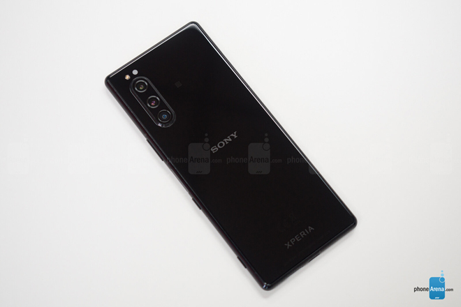 Cụm 3 camera sau như Xperia 1.