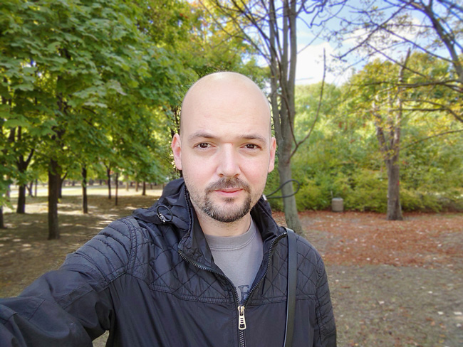 Camera của máy có thể chụp ảnh chân dung cho cả người và động vật.