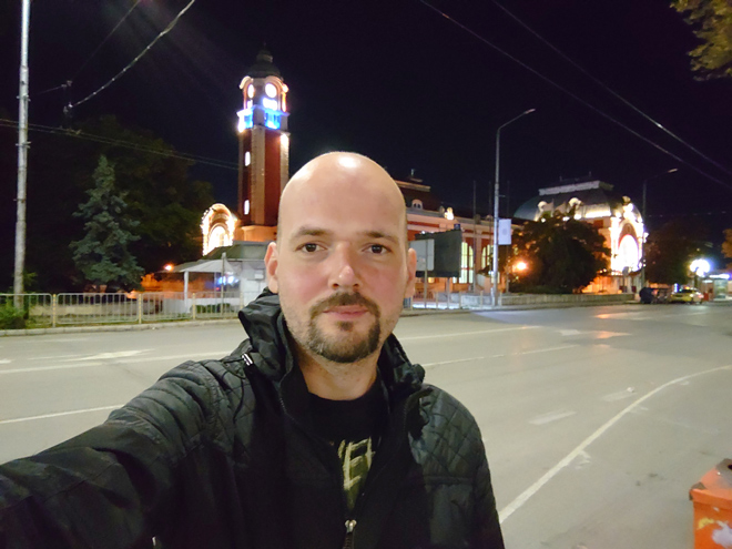 Ảnh selfie buổi tối.