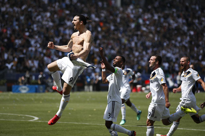 Ibrahimovic vẫn ghi bàn đều đặn và lập siêu phẩm trong màu áo LA Galaxy