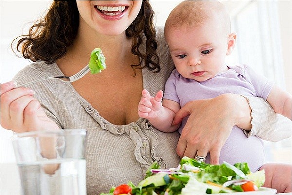 Mẹ nên cho bé ăn gì khi bé bị táo bón?