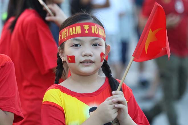 Hình ảnh &#34;độc&#34;, ấn tượng fan Việt &#34;tiếp lửa&#34; thầy trò Park Hang Seo đấu Malaysia - 3