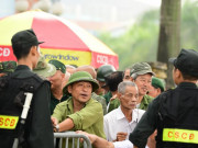 Tin tức trong ngày - Nhiều người xưng thương binh phản ứng dữ dội trước cổng VFF vì... không mua được vé