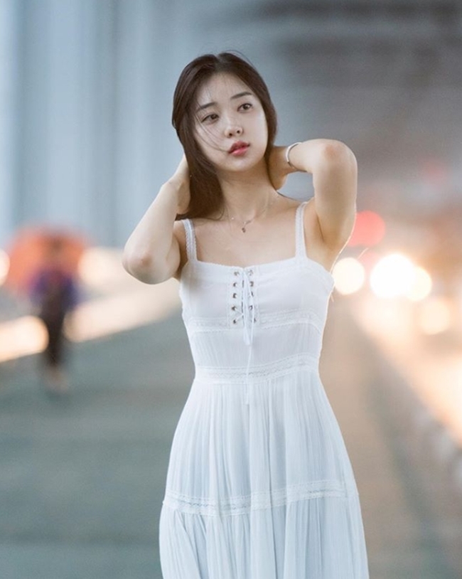 Shin Jae Eun được coi là bản sao của Sulli – nữ diễn viên, ca sĩ được mệnh danh là “gái hư xinh nhất xứ Hàn”.