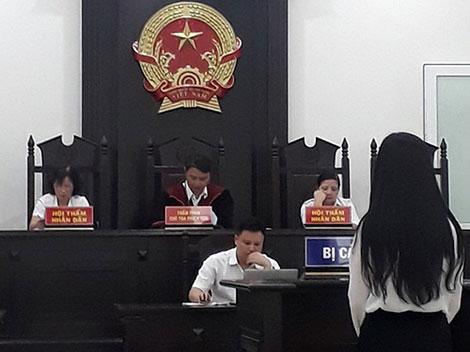 Má mì Nguyễn Thị Thanh Loan bị đưa ra xét xử.