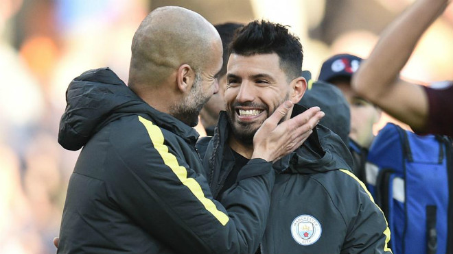 Pep Guardiola và Sergio Aguero ở Man City