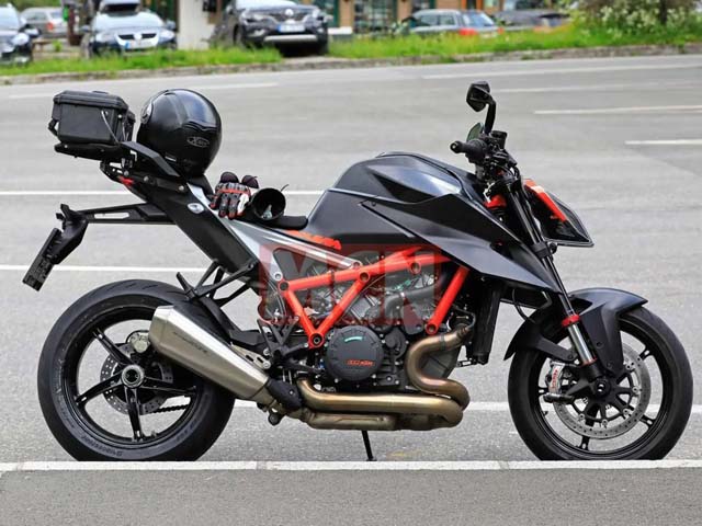 "Yêu quái" 1290 Super Duke R 2020 lộ diện: "Quỷ đỏ" Ducati Streetfighter V4 có sợ hãi?
