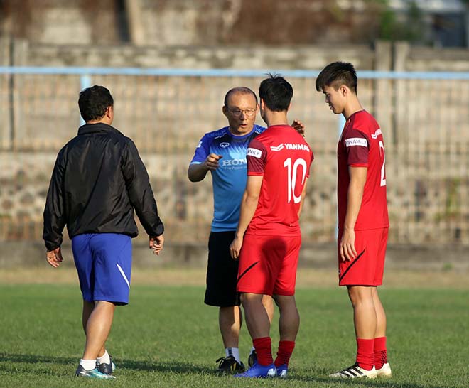 Các cầu thủ còn lại như Công Phượng, Văn Toàn, Hùng Dũng, Duy Mạnh...tiếp tục được HLV Park Hang Seo điều chỉnh, rút kinh nghiệm sau trận thắng Malaysia.