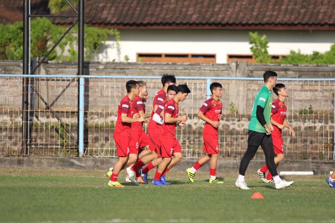 ĐT Việt Nam &#34;luyện công&#34; đấu Indonesia: Tuấn Anh báo tin vui, thầy Park mừng ra mặt - 8