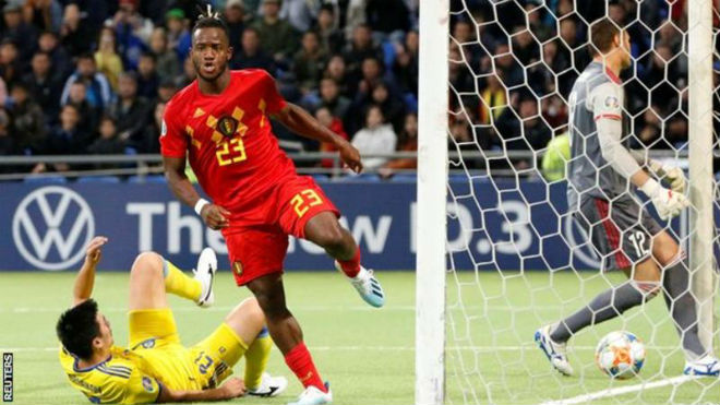 Batshuayi khơi màn cho chiến thắng của Bỉ