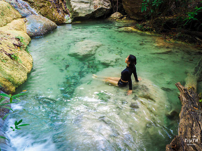 12.Thác E Girls là thác nước 7 tầng nổi tiếng ở Thái Lan, được biết đến với làn nước màu xanh ngọc lục bảo tuyệt đẹp.
