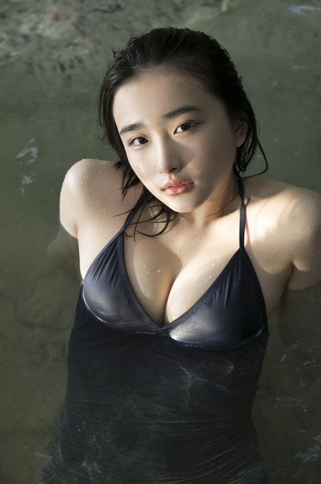 Khi những hình ảnh của cô nàng trên tạp chí Playboy được tung ra, tên tuổi mỹ nhân nổi như diều gặp gió, gây sốt không chỉ tại Nhật bản mà còn lan sang cả Trung Quốc, Hồng Kong, Hàn Quốc.