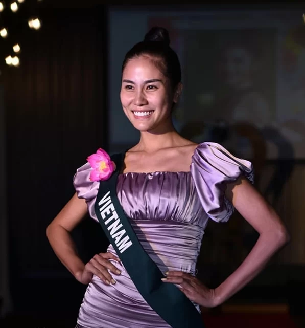 Hoàng Hạnh trong phần thi mặt mộc tại Hoa hậu Trái đất 2019.&nbsp;
