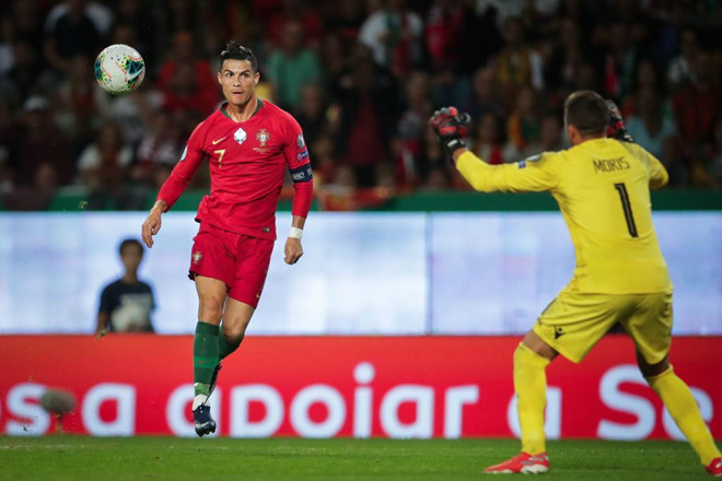 Ronaldo chinh phạt kỷ lục