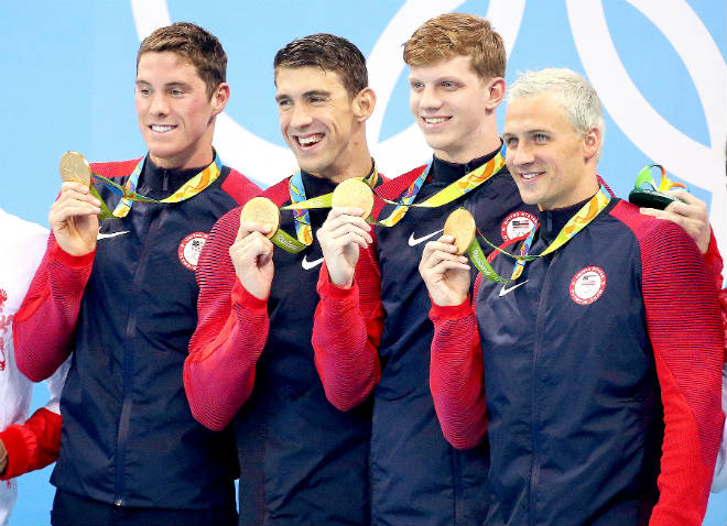 Conor Dwyer (trái) từng cùng Michael Phelps giúp ĐT Mỹ 2 lần vô địch 4x200m bơi tự do ở Olympic&nbsp;