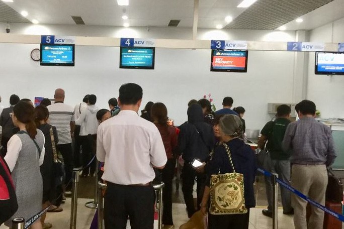 Nhân viên Công ty TNHH MTV dịch vụ mặt đất sân bay Việt Nam khi làm thủ tục đã phát hiện nhiều người nước ngoài định xuất cảnh trái phép