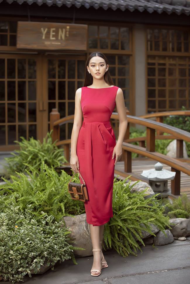Một người phụ nữ trưởng thành luôn hướng tới những điều tốt đẹp trong cuộc sống cùng sự đam mê thời trang, không ngại thể hiện cá tính và gout thẩm mĩ của bản thân. Á hậu Tường San với loạt hình mới khoe vẻ đẹp thanh lịch, nữ tính.