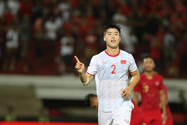 Duy Mạnh mở tỉ số cho ĐT Việt Nam trong chiến thắng 3-1 trước ĐT Indonesia