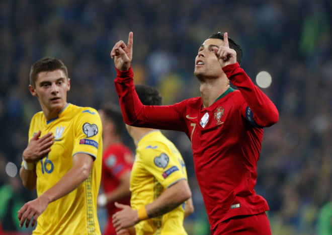 Cristiano Ronaldo ghi bàn trên chấm luân lưu nhưng ĐT Bồ Đào Nha vẫn thua chủ nhà Ukraine 1-2 và đành nhìn nhìn đội bóng của HLV Andriy Shevchenko giành vé sớm dự VCK Euro 2020