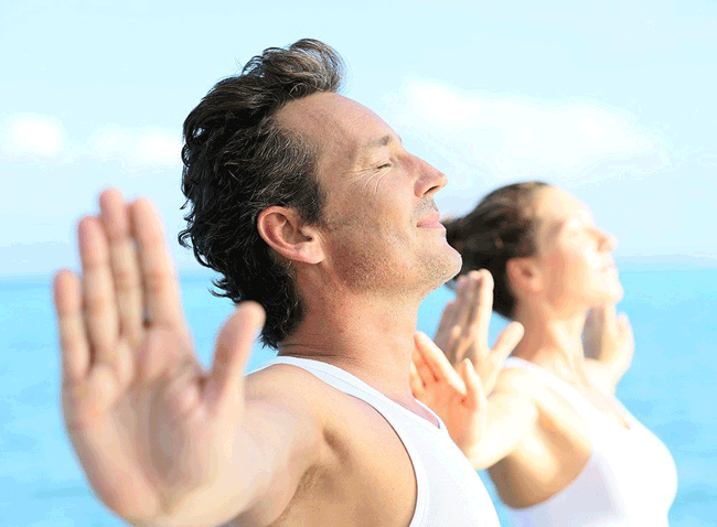 11. Tập yoga: Một nghiên cứu của Ấn Độ đã chứng minh rằng, những người đàn ông tập yoga có thể tăng gấp 3 lần thời gian làm “chuyện ấy”. Các nhà nghiên cứu kết luận rằng, yoga cải thiện sức mạnh cốt lõi và kiểm soát cơ xương chậu, giúp kéo dài thời gian cho đến khi đàn ông đạt cực khoái.
