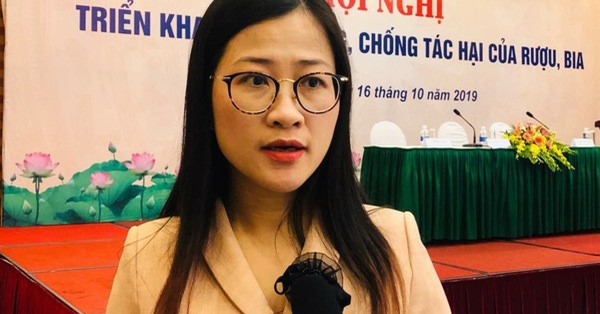 Bà Trần Thị Trang, Phó Vụ trưởng Vụ Pháp chế, Bộ Y tế, giải thích về việc ăn trái cây khiến hơi thở có nồng độ cồn