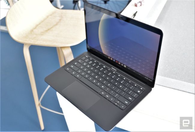 Pixelbook Go sẽ có sẵn trong các lựa chọn màu sắc&nbsp;Just Black và Not Pink, nhưng hiện tại người dùng mới chỉ có thể đặt mua&nbsp;phiên bản Just Black.