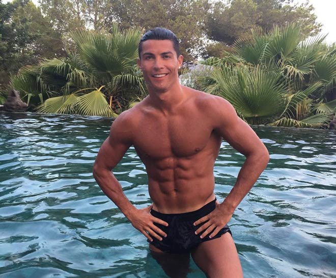 Với mỗi bức ảnh được đăng trên Instagram, Ronaldo nhận được 718.000 bảng tương đương khoảng hơn 21 tỷ đồng