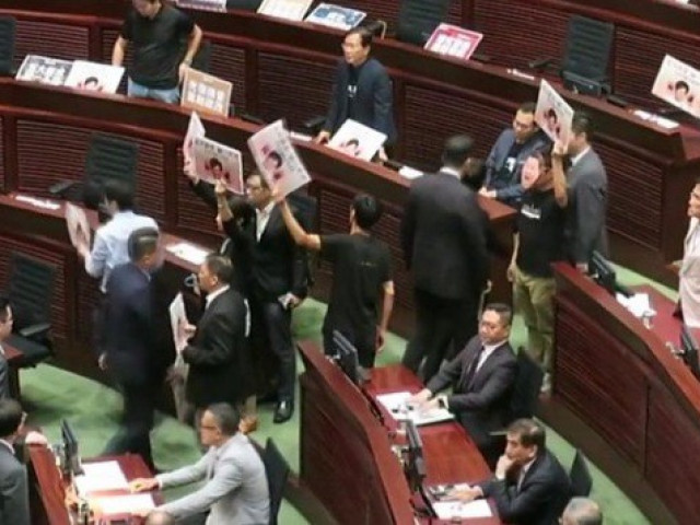 Bị ‘chặn họng’, lãnh đạo Hong Kong không thể đọc bài phát biểu quan trọng