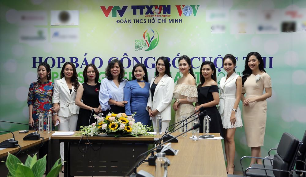 Các thí sinh tham gia&nbsp;Press Green Beauty 2019 có mặt tại buổi họp báo ra mắt cuộc thi.