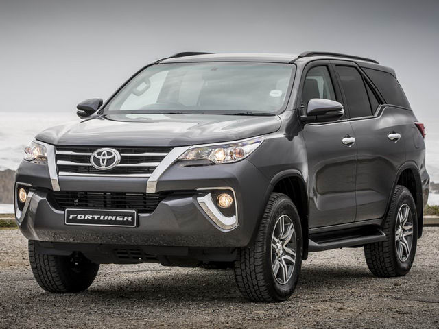 Toyota Fortuner là mẫu SUV 7 chỗ được khách hàng Việt tin tưởng lựa chọn nhiều nhất