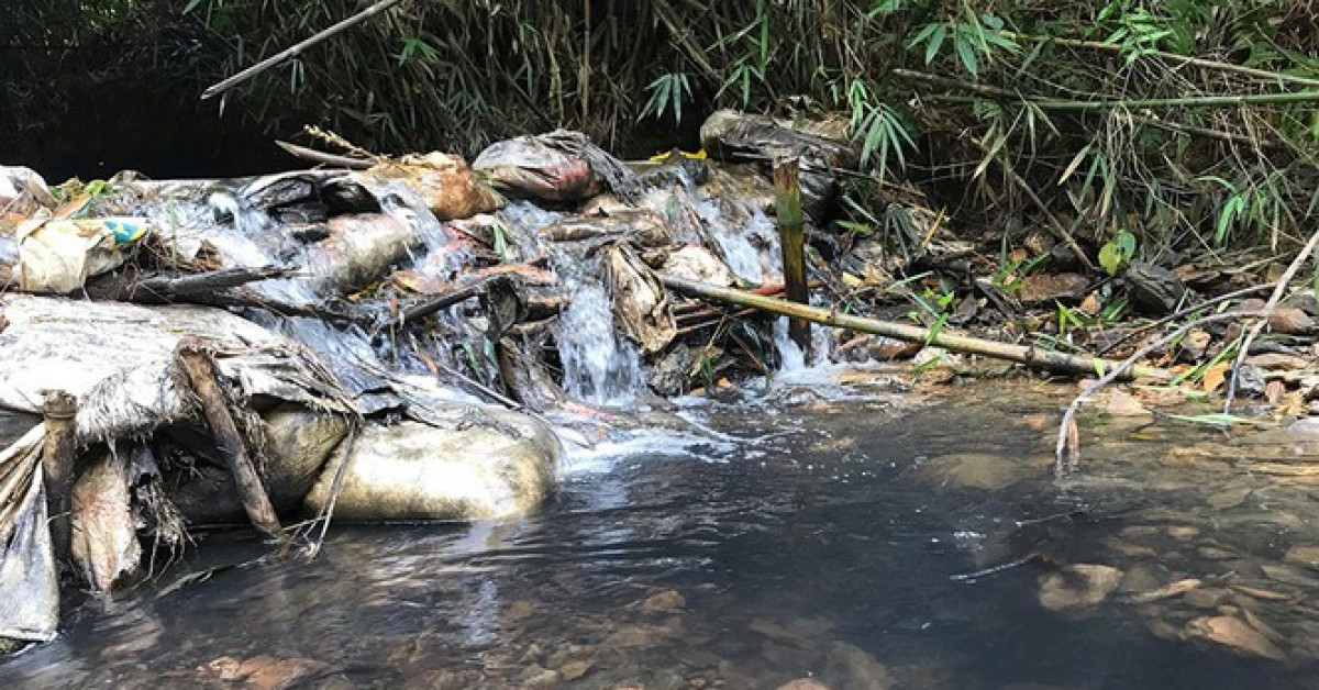 Vụ nước sạch Sông Đà nhiễm dầu: Bắt khẩn cấp hai đối tượng đổ trộm dầu thải