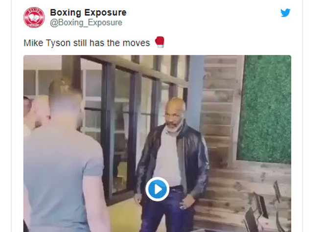 Một loạt các diễn đàn ca ngợi tốc độ ra đòn của Mike Tyson