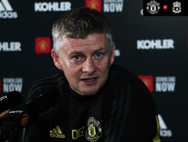 Solskjaer trong buổi họp báo trước trận