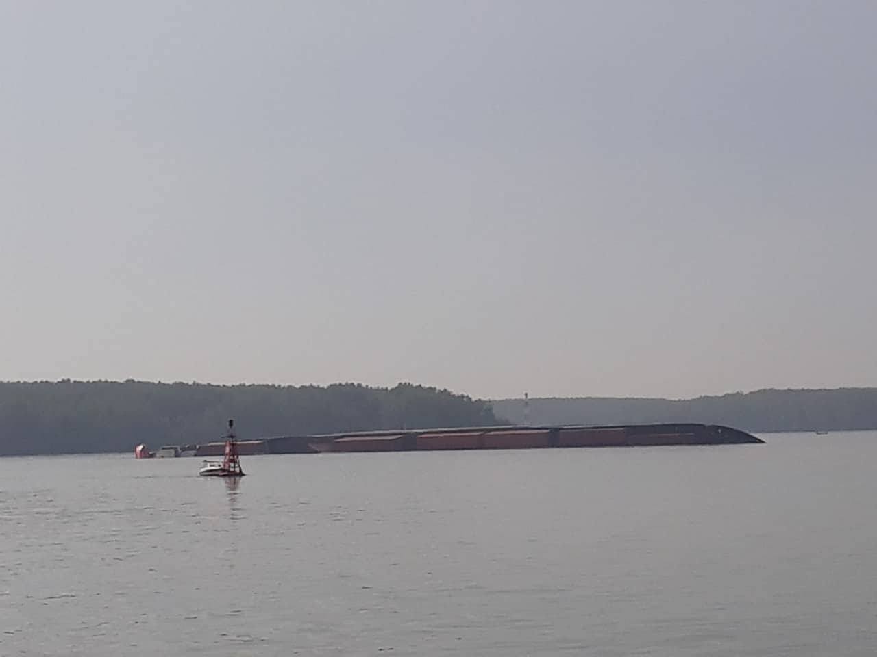 Hiện trường tàu chở hàng bị chìm ở sông Lòng Tàu