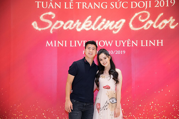  Đến Tuần lễ Trang sức DOJI 2019, Duy Mạnh mua nhẫn kim cương tặng bạn gái dịp 20/10 - 1