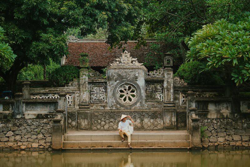 Còn đây là bên hông đền Đinh.