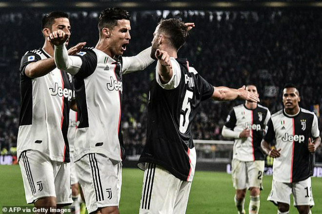 Juventus giành chiến thắng 2-1 chung cuộc, giúp ngày vui của CR7 trọn vẹn