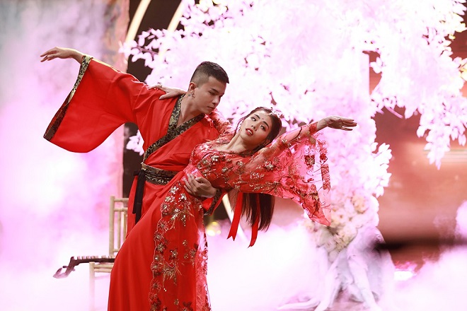 Hương Ly xuất hiện đẹp như thần tiên