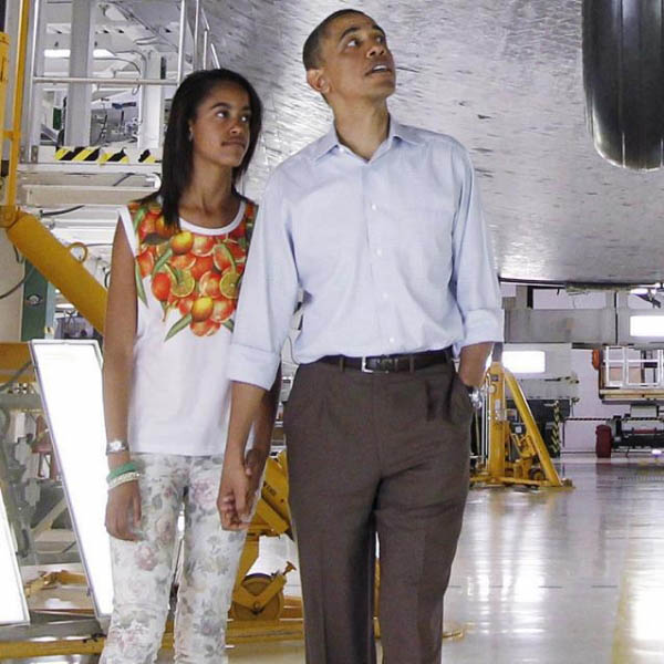Cô con gái Melia Obama được cha là ông chủ Nhà Trắng khen ngợi là "cô gái chăm chỉ".