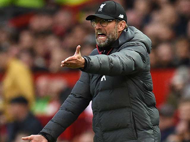 Klopp bực mình vì lối chơi của MU