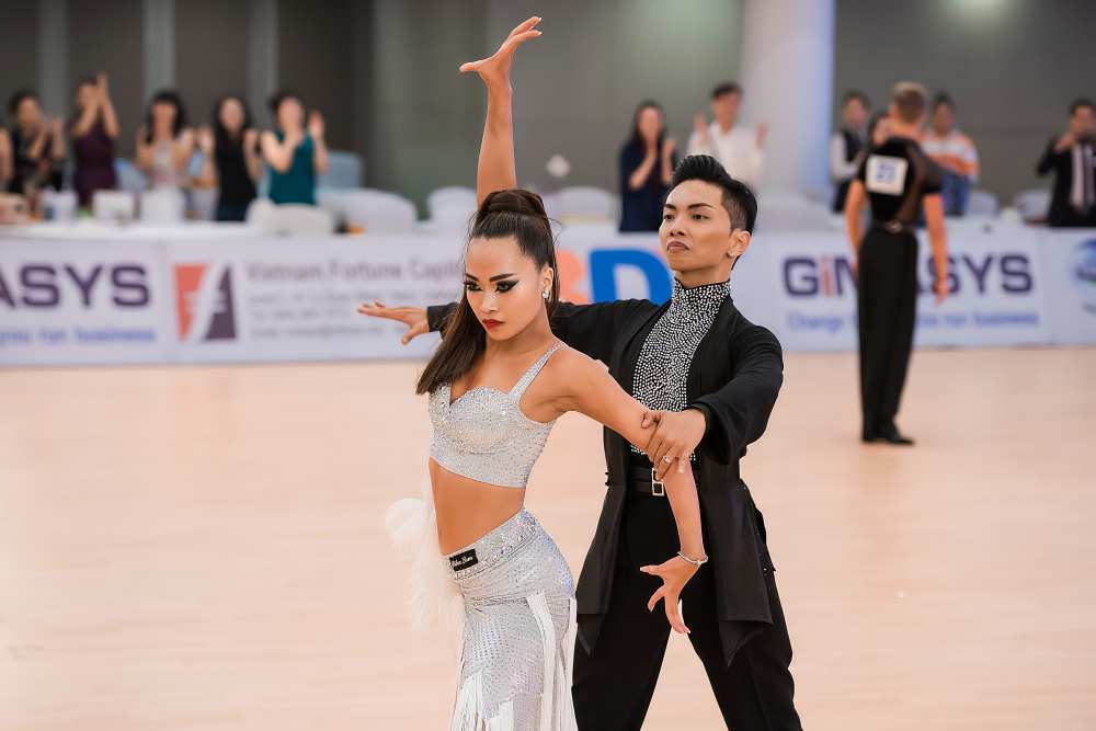 Dù đã lập gia đình nhưng Phan Hiển vẫn là một trong những trụ cột của đội tuyển dance sport Việt Nam tại nhiều giải đấu quốc tế lẫn khu vực.&nbsp;