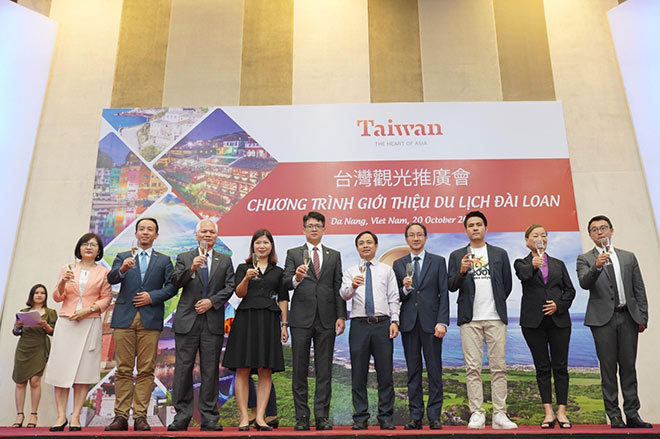 Thành phần tham gia gồm có Phó Giám đốc Sở Du lịch Đà Nẵng, Phó Vụ trưởng Tổng cục du lịch Việt Nam cùng các khách mời Bộ ban khác.