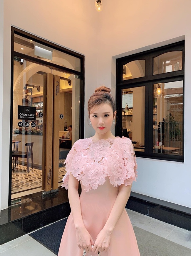 Sau khi chia tay Phan Thành, năm 2016, Midu ra mắt thương hiệu thời trang riêng do chính cô thiết kế với phong cách nhẹ nhàng, nữ tính. Hiện tại, hot girl 8X đã mở thêm 2 chi nhánh khác tại Tp. HCM.